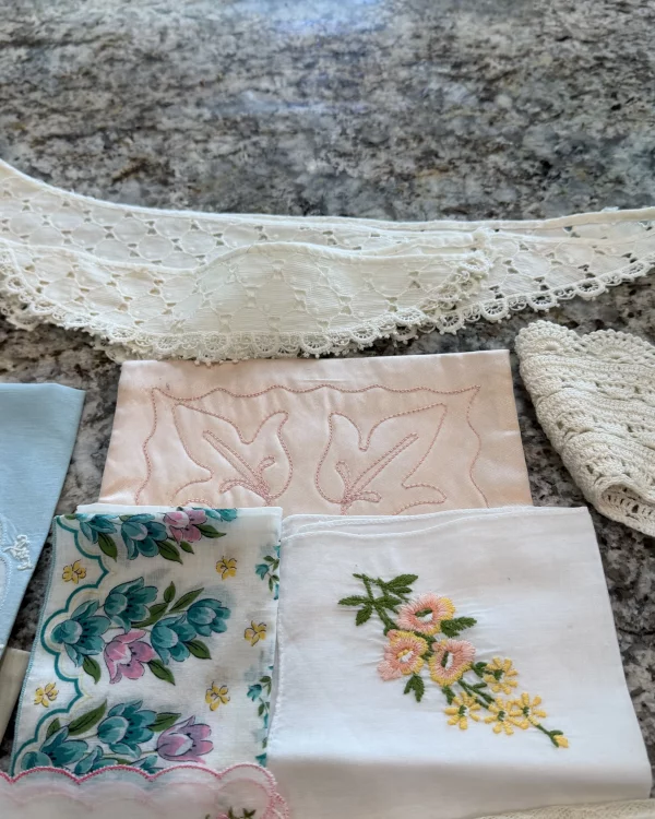 14 Piece Vintage 1940s Ladies Finery, Gloves, Collar, Hankies, Hand Towel