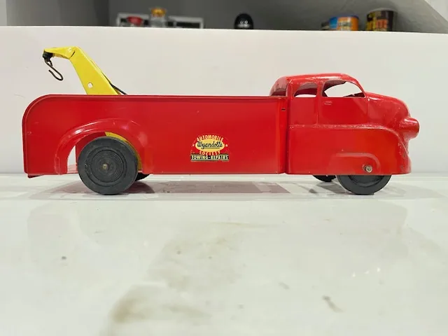Vintage 1930s Wyandotte Pressed Steel Toy Towing Wrecker, 13 Inch view 2