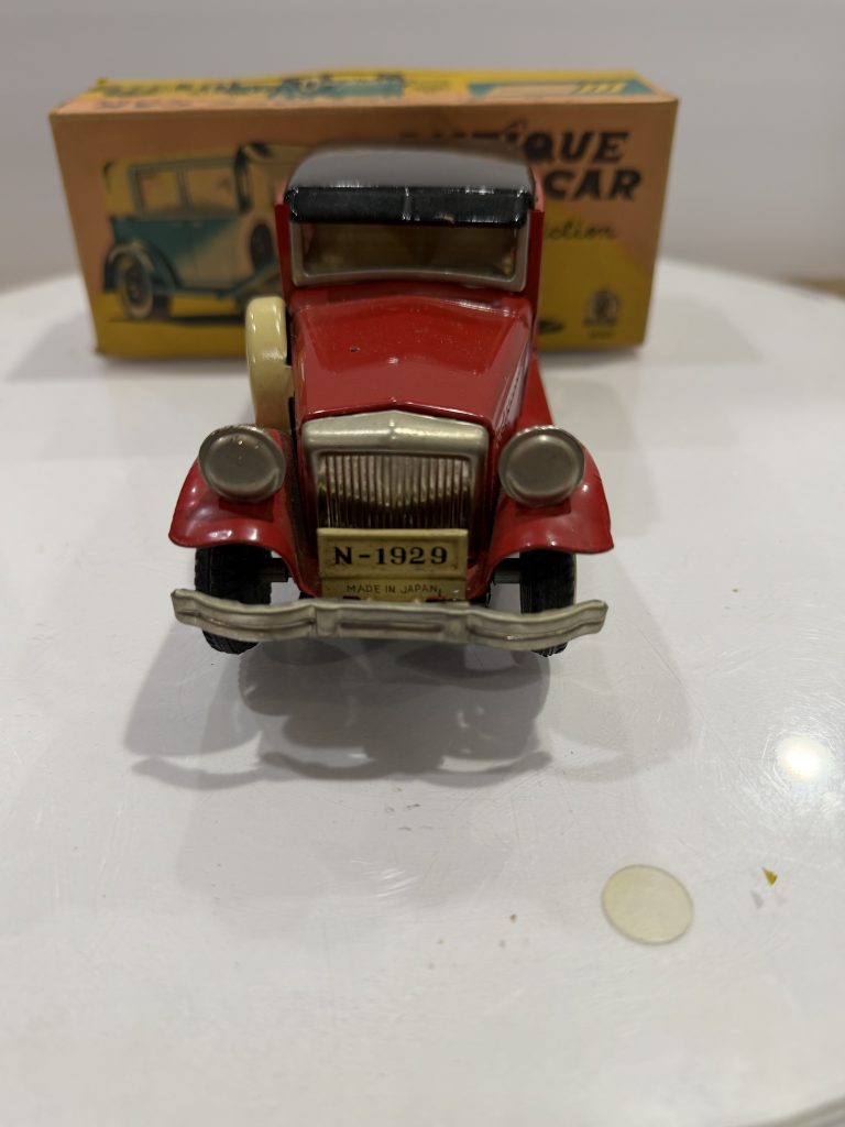 Vintage 1950s SSS International Japan Friction Tin Car S-1209 Old-Timer In Box / NOS view 14