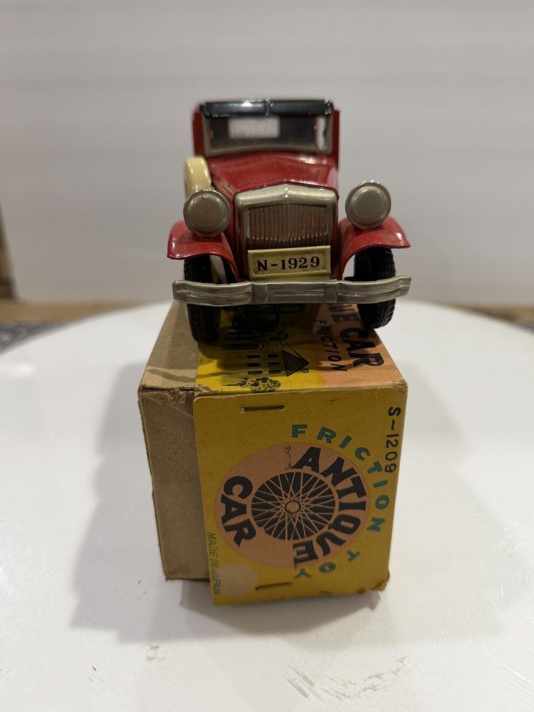 Vintage 1950s SSS International Japan Friction Tin Car S-1209 Old-Timer In Box / NOS view 5