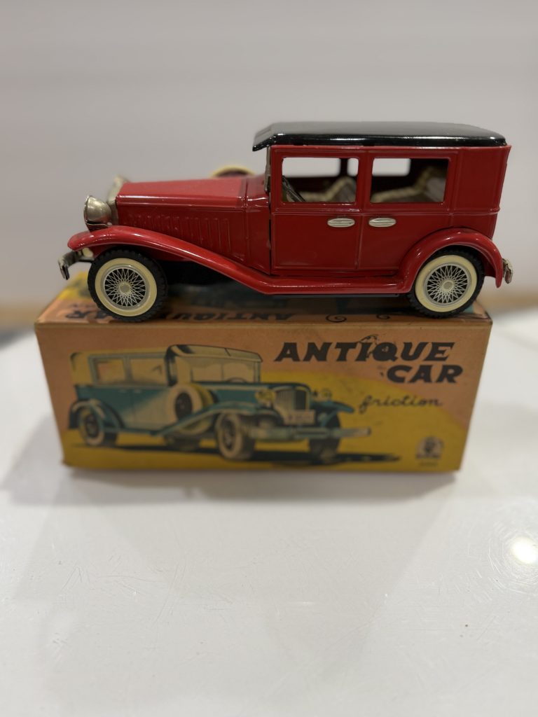 Vintage 1950s SSS International Japan Friction Tin Car S-1209 Old-Timer In Box / NOS view 4