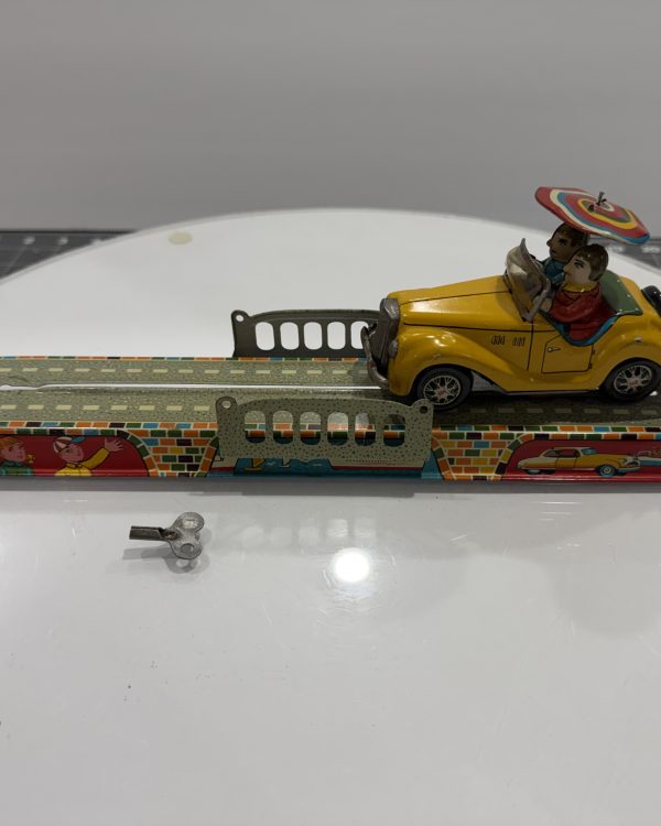 RARE YELLOW MINT Marusan Tin Wind-Up Magic Wonder MG Car & Track Set-WORKS