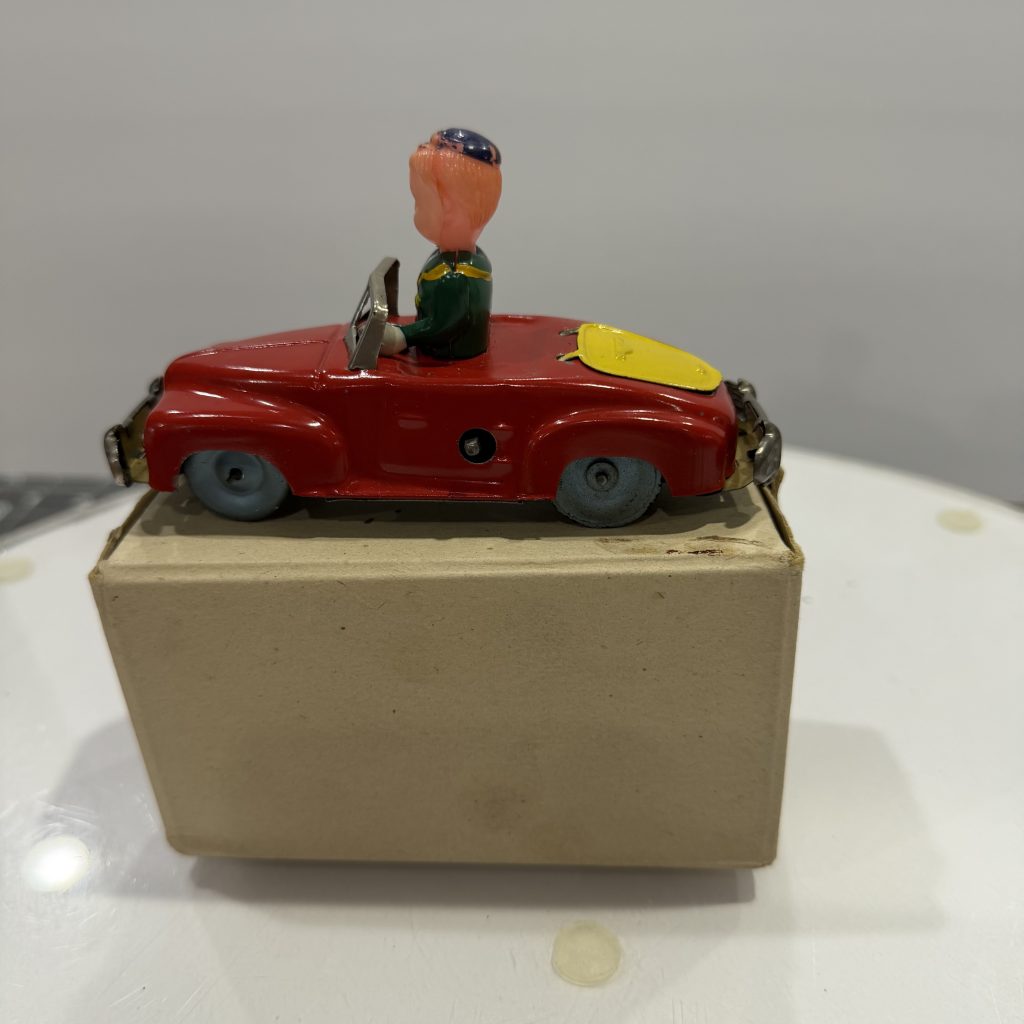 Vintage 1947 Occupied Japan Tin Wind-Up Signal Car Celluloid Driver NIB Box NOS view 6